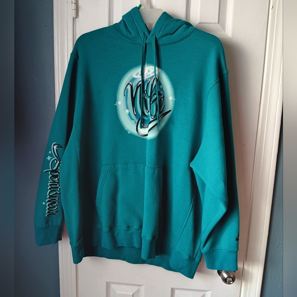 Nike Sportswear Graphic Pullover Hoodie